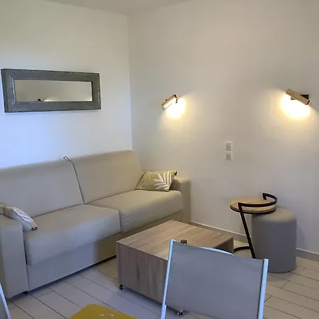 Raphael Valescure Apartment *